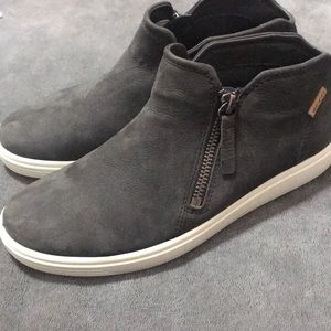 Ecco low cut zip bootie